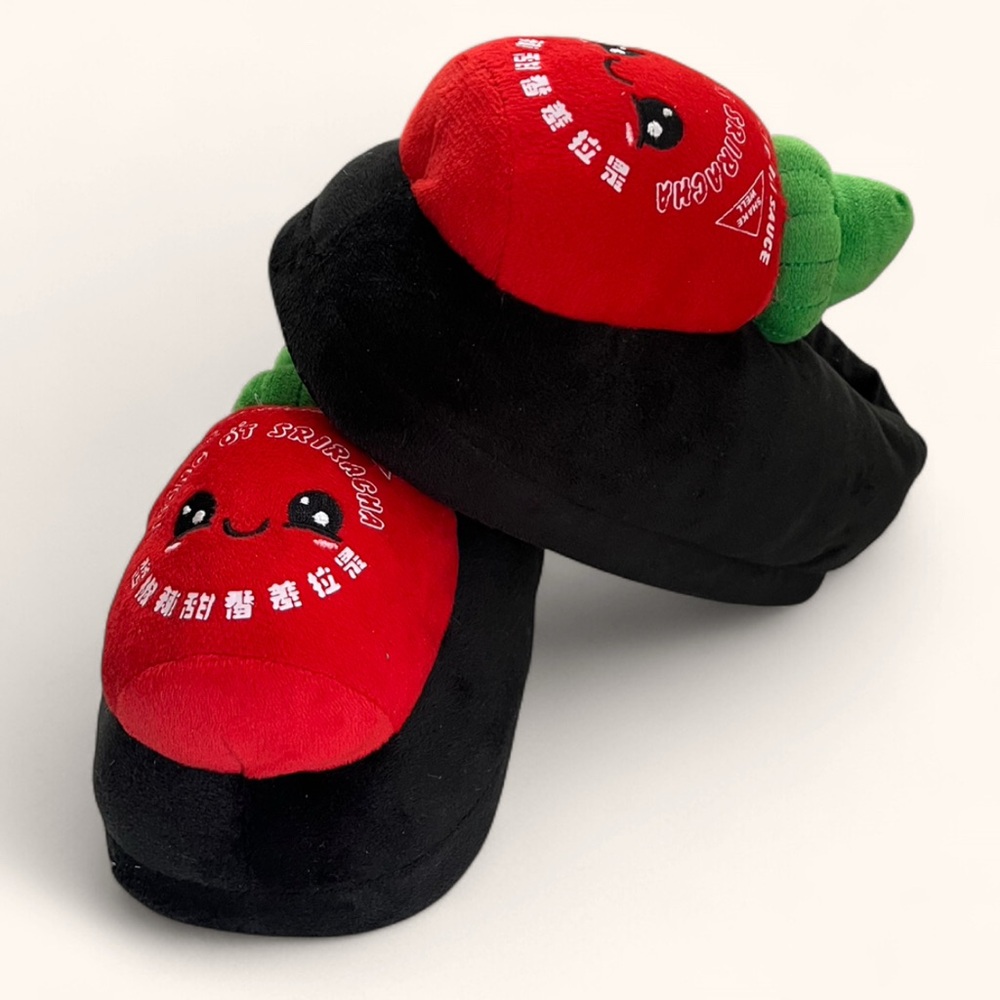 Adult Unisex SM/MD Mad Engine Sriracha Hot Chilli Sauce Novelty Plush Slippers